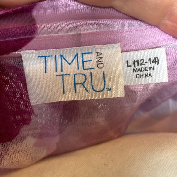 Time and Tru beautiful floral top with sparkle detail L - Picture 4 of 6